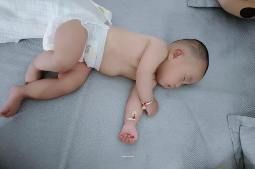 白银怎样教宝宝爬